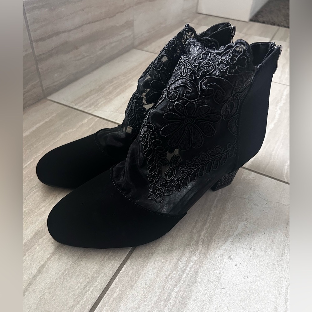 Black closed toe lace heels size‎ 9.5 NEW - Picture 2 of 8